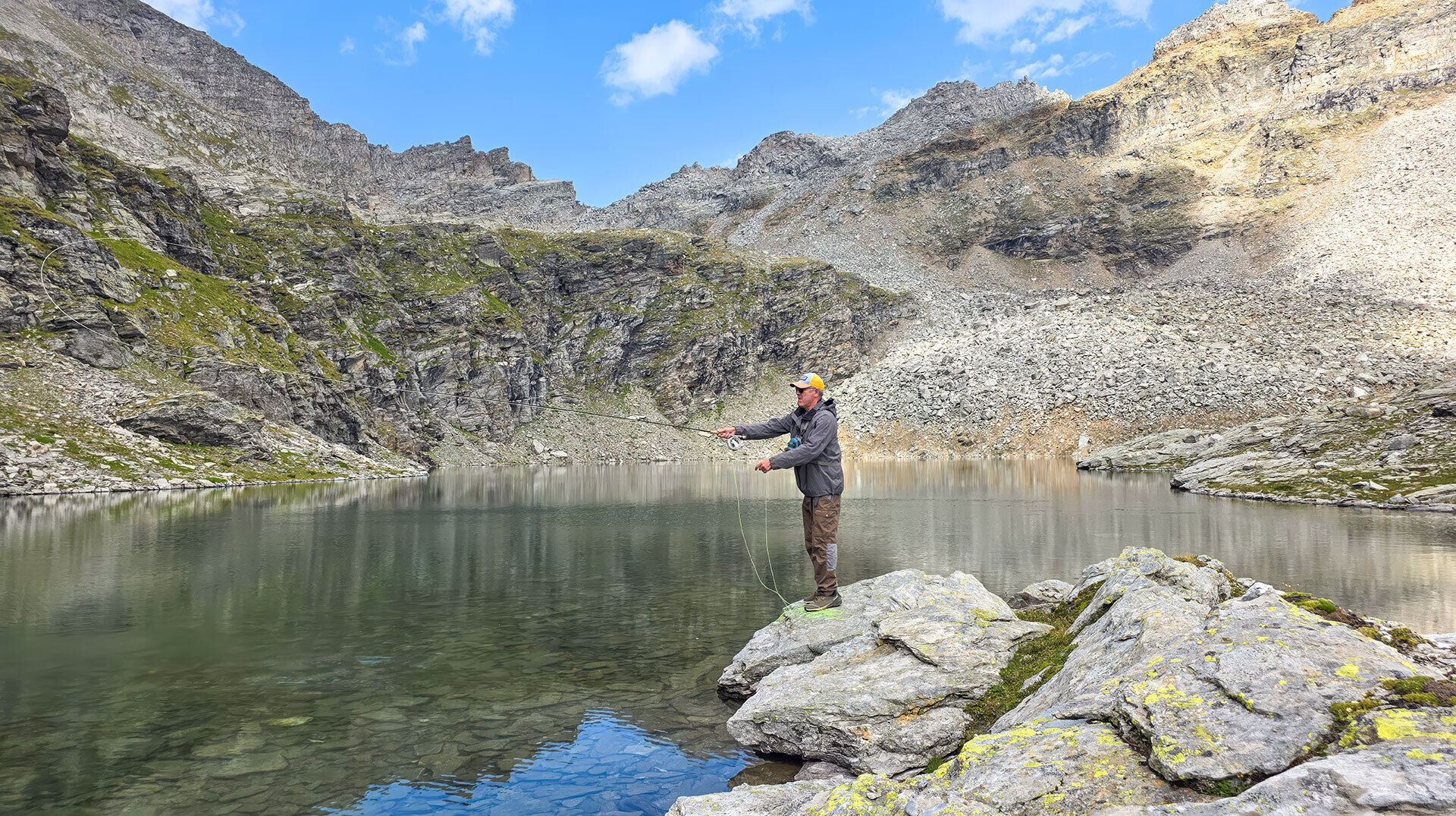 Mit der Fliege am Bergsee