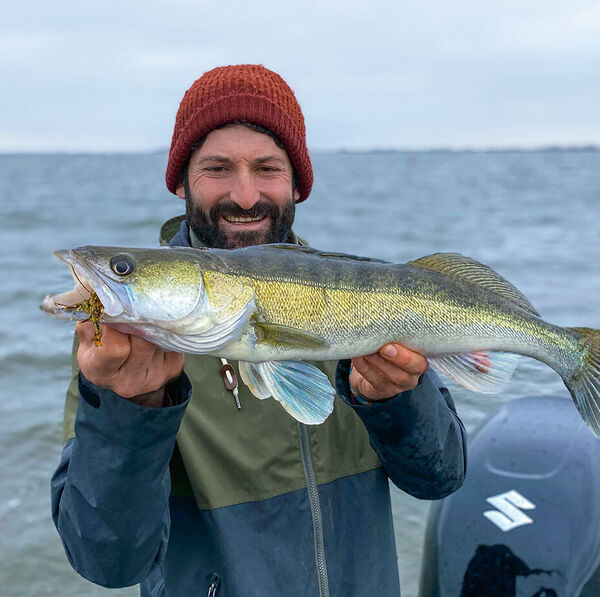 «Wie aan de kant blijft, vangt geen vis» <br/>[(Wer am Ufer bleibt, fängt keinen Fisch)]